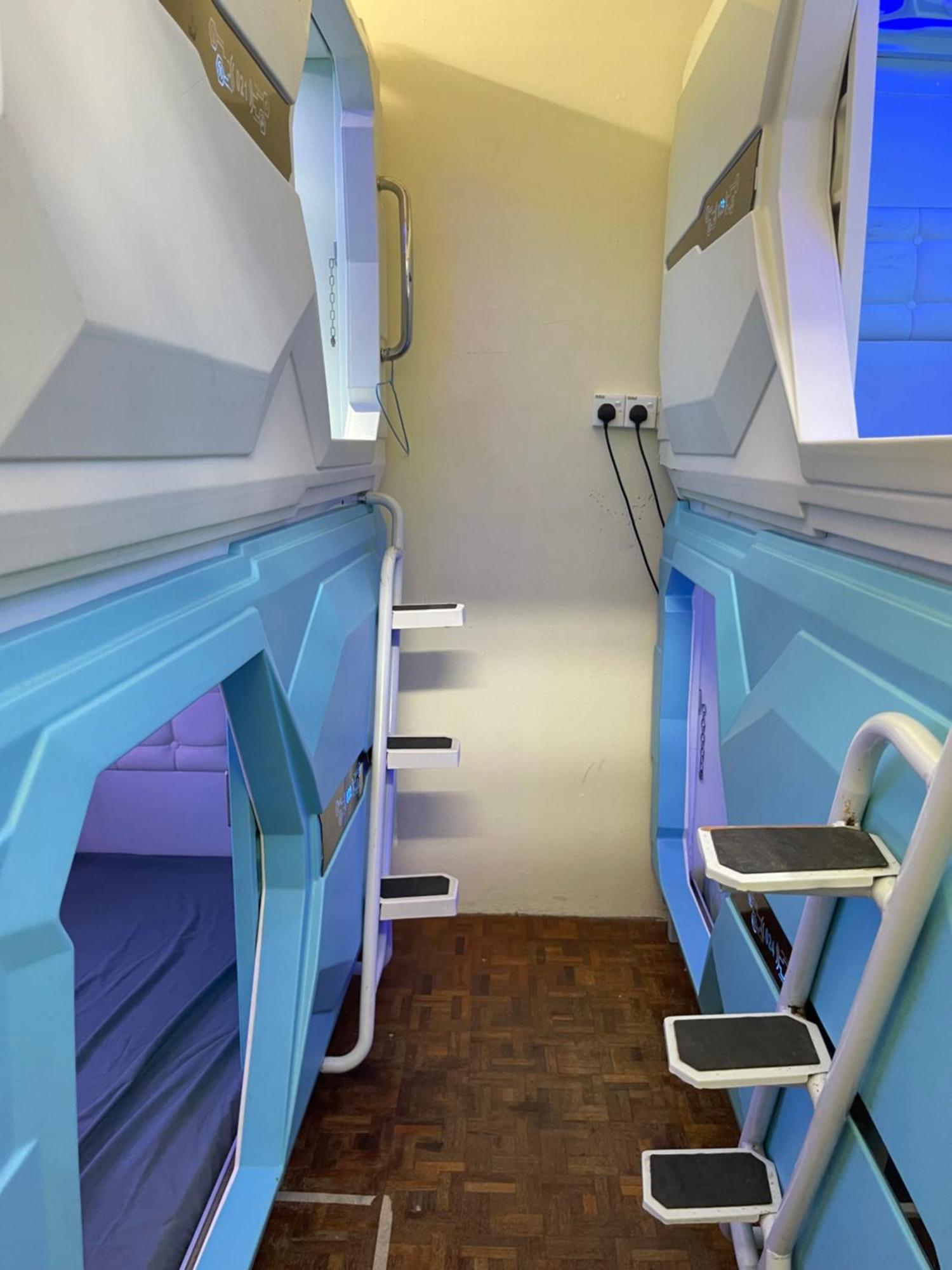 Pelangi Capsule Hostel ยะโฮร์บาห์รู ภายนอก รูปภาพ